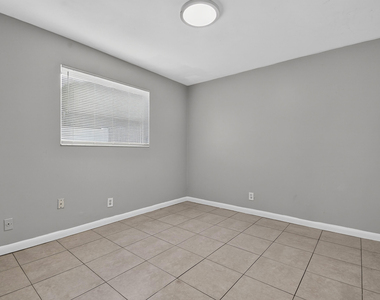 1037 W 28th Street - Photo Thumbnail 16