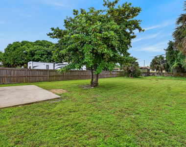 1037 W 28th Street - Photo Thumbnail 31