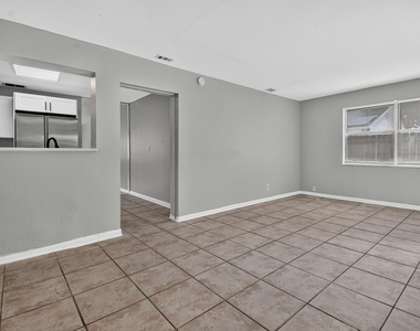 1037 W 28th Street - Photo Thumbnail 11
