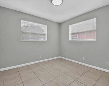 1037 W 28th Street - Photo Thumbnail 20