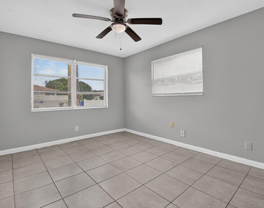 1037 W 28th Street - Photo Thumbnail 12
