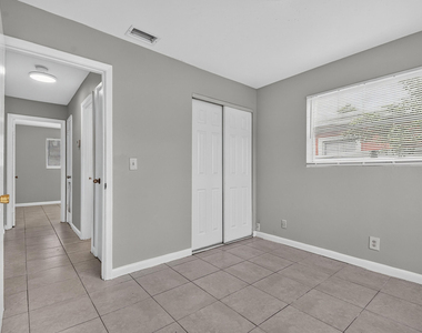 1037 W 28th Street - Photo Thumbnail 27