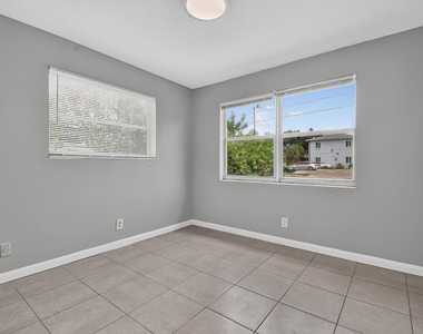 1037 W 28th Street - Photo Thumbnail 25