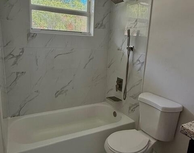 4165 Sw 67th Avenue - Photo Thumbnail 6