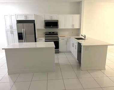 3166 Via Poinciana - Photo Thumbnail 7