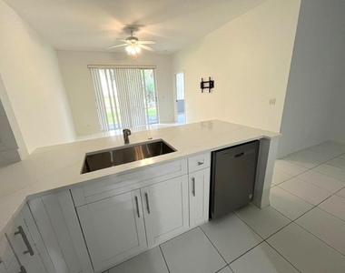 3166 Via Poinciana - Photo Thumbnail 11
