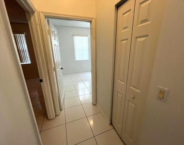 3166 Via Poinciana - Photo Thumbnail 26