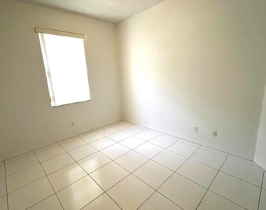 3166 Via Poinciana - Photo Thumbnail 28