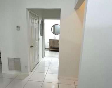 3166 Via Poinciana - Photo Thumbnail 24