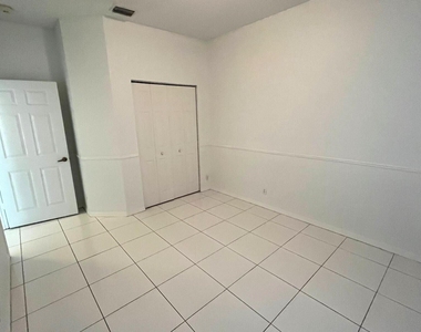 3166 Via Poinciana - Photo Thumbnail 2