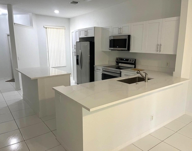 3166 Via Poinciana - Photo Thumbnail 4