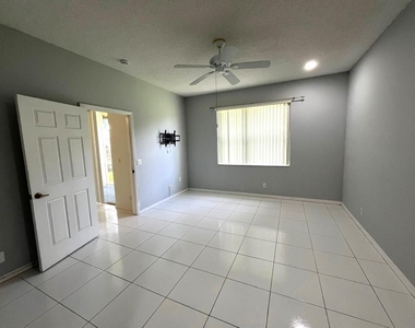 3166 Via Poinciana - Photo Thumbnail 14