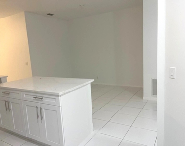 3166 Via Poinciana - Photo Thumbnail 6