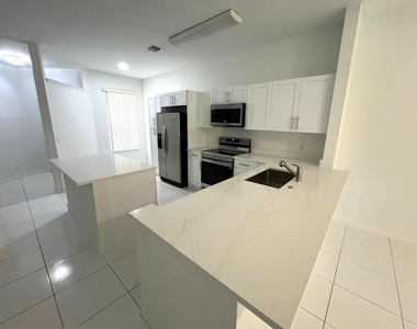 3166 Via Poinciana - Photo Thumbnail 12