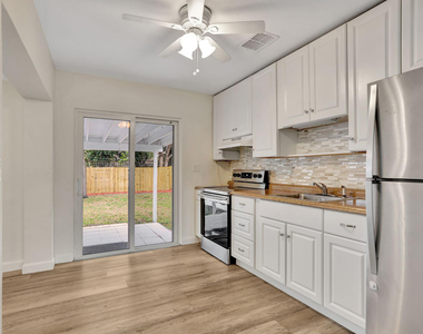 5500 N Andrews Avenue N - Photo Thumbnail 7