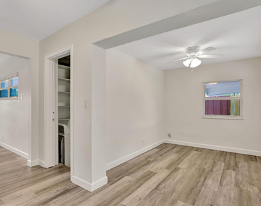 5500 N Andrews Avenue N - Photo Thumbnail 9