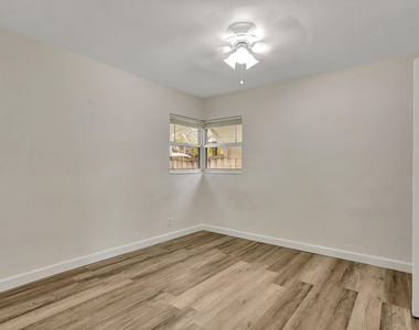 5500 N Andrews Avenue N - Photo Thumbnail 12
