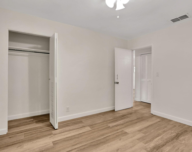 5500 N Andrews Avenue N - Photo Thumbnail 10