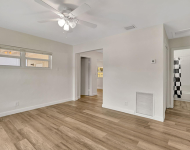 5500 N Andrews Avenue N - Photo Thumbnail 2
