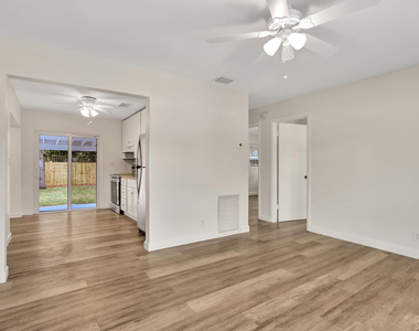 5500 N Andrews Avenue N - Photo Thumbnail 3