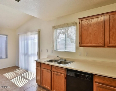 4941 E Colby Street - Photo Thumbnail 5