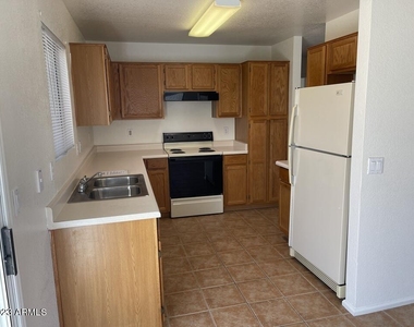 4941 E Colby Street - Photo Thumbnail 4