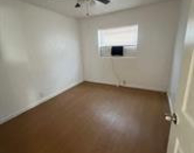 516 20th Street - Photo Thumbnail 4