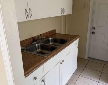 1304 Nw 4th Street - Photo Thumbnail 5