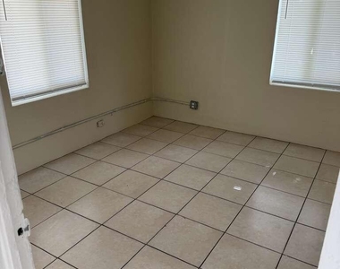 1304 Nw 4th Street - Photo Thumbnail 2