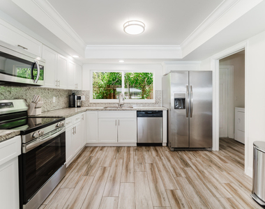 1424 Sw 13th Drive - Photo Thumbnail 4