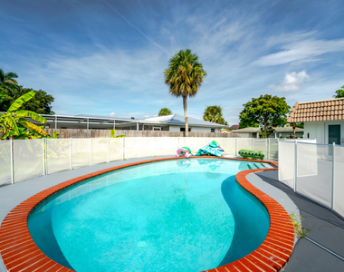 1424 Sw 13th Drive - Photo Thumbnail 11