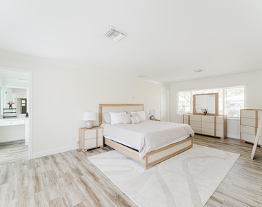 1424 Sw 13th Drive - Photo Thumbnail 6
