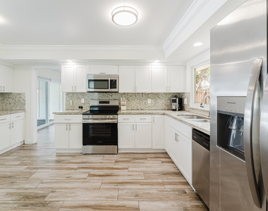 1424 Sw 13th Drive - Photo Thumbnail 5