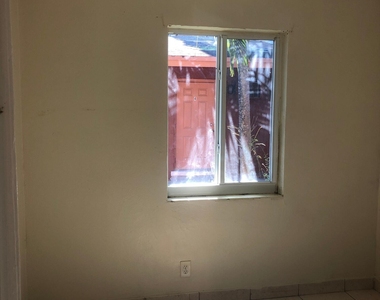 829 Nw 10th Terrace - Photo Thumbnail 3