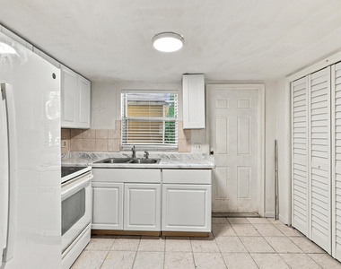4106 Riverside Drive - Photo Thumbnail 14