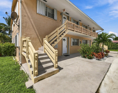 4106 Riverside Drive - Photo Thumbnail 3