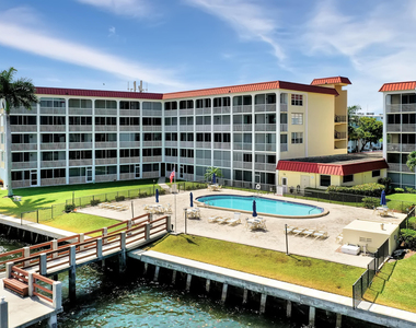 100 Paradise Harbour Boulevard - Photo Thumbnail 5
