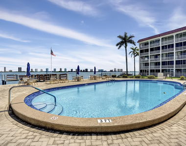 100 Paradise Harbour Boulevard - Photo Thumbnail 22