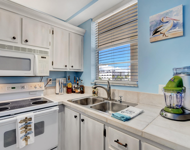 100 Paradise Harbour Boulevard - Photo Thumbnail 12