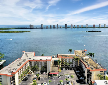 100 Paradise Harbour Boulevard - Photo Thumbnail 3