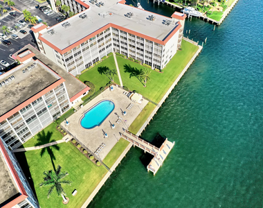 100 Paradise Harbour Boulevard - Photo Thumbnail 2