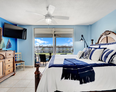 100 Paradise Harbour Boulevard - Photo Thumbnail 18