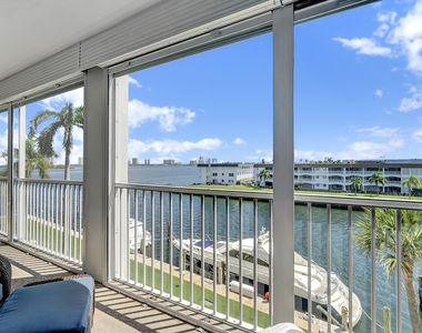 100 Paradise Harbour Boulevard - Photo Thumbnail 21