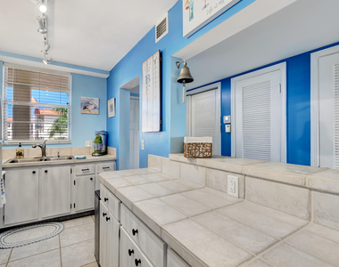 100 Paradise Harbour Boulevard - Photo Thumbnail 14