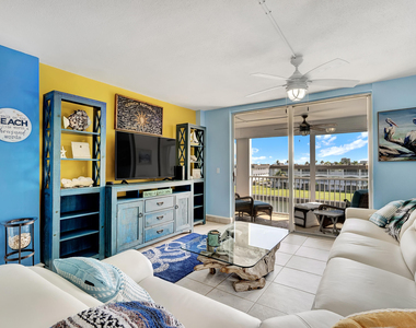 100 Paradise Harbour Boulevard - Photo Thumbnail 7