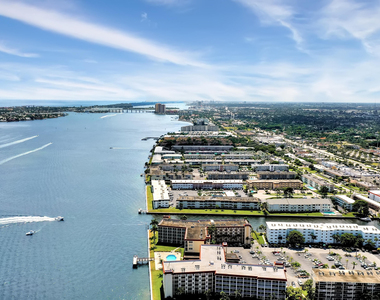 100 Paradise Harbour Boulevard - Photo Thumbnail 4