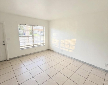 1017 Nw 30th Court - Photo Thumbnail 5