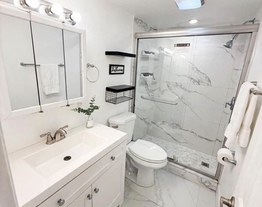 1017 Nw 30th Court - Photo Thumbnail 8