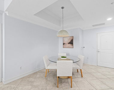 701 S Olive Avenue - Photo Thumbnail 5