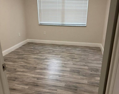 4255 N University Drive - Photo Thumbnail 19